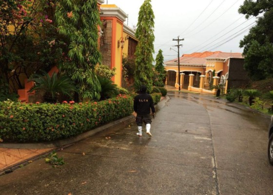 Encuentran autos clásicos y de lujo a narco hondureño preso en Estados Unidos