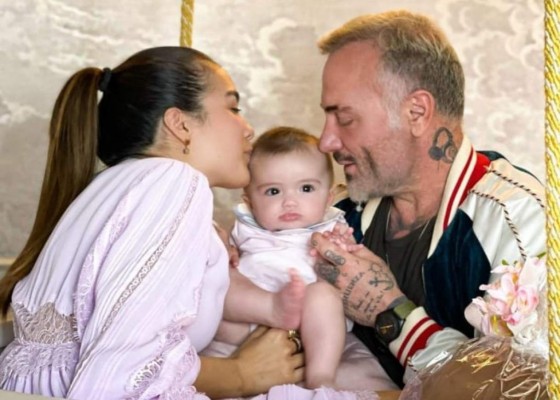 'Ha sido una semana desafiante y emotiva', dice Gianluca Vacchi tras cirugía de su bebé
