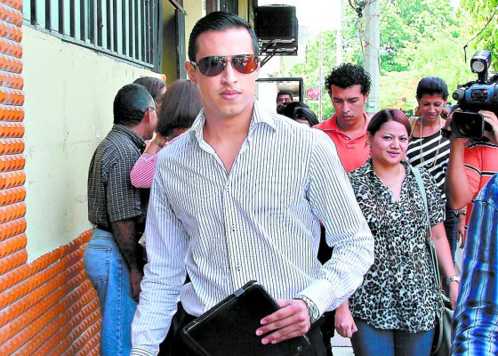 Médico y travesti llegan a declarar