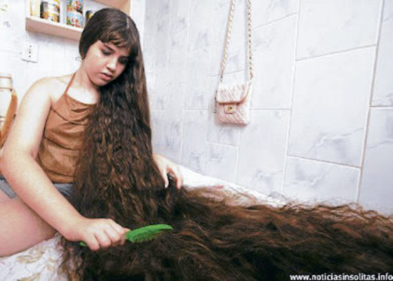 La Rapunzel brasileña decide cortarse el cabello