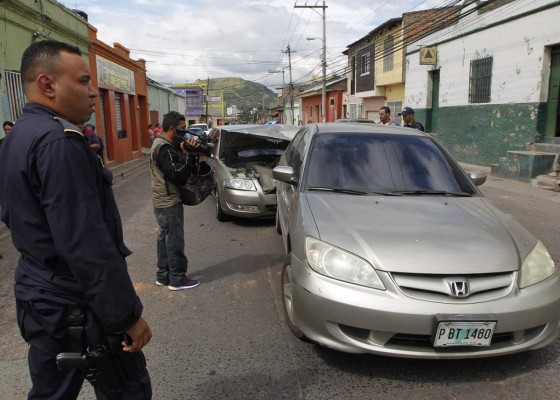 Hondureño escapa al asalto de encapuchados