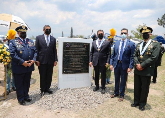 Presidente Hernández enaltece labor de la Fuerza Aérea en su 90 aniversario