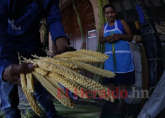 Comienza la venta de ramos y cruces previo al inicio de la Semana Santa