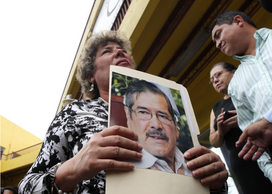 Viuda de Landaverde confía en que resolverán caso de su esposo