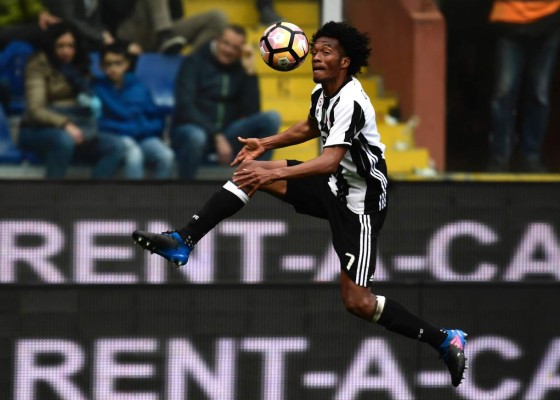 Cuadrado consolida el liderato de Juventus, Roma y Nápoles no se rinden