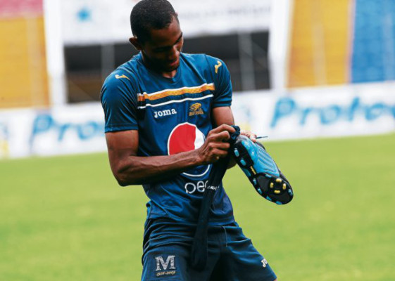 Bengtson va por su octavo gol ante Platense