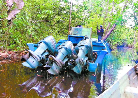 Narcotraficantes funden oro para asegurar dólares