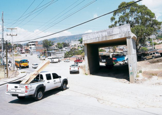 Obra continúa paralizada por falta de acuerdo legal