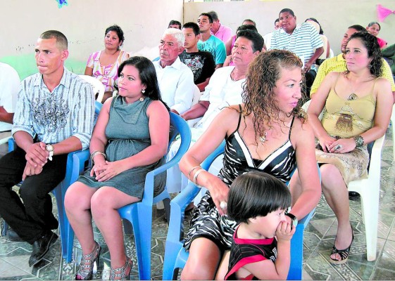 Bodas múltiples promueven autoridades edilicias de La Paz