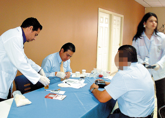 Otros 31 oficiales reprobados en pruebas