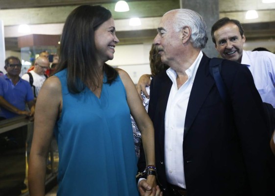 Expresidentes llegan a Venezuela para observar plebiscito&nbsp;&nbsp;