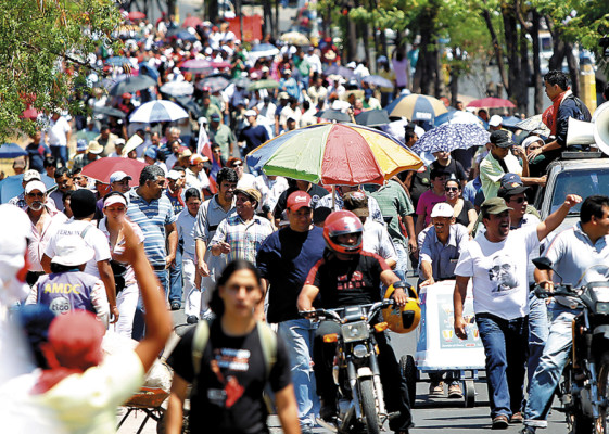 Diputados llaman a estar alerta ante juego político