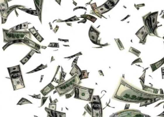 Billetes caen desde el cielo en Dubai &nbsp;&nbsp;