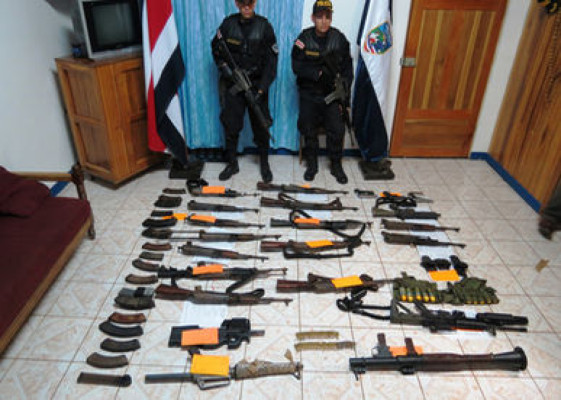 Policía descubre arsenal y helipuerto en frontera con Nicaragua
