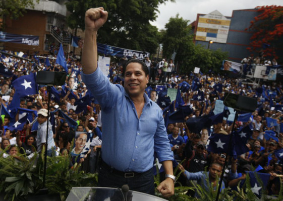Miguel Pastor lanza precandidatura a la Presidencia de Honduras