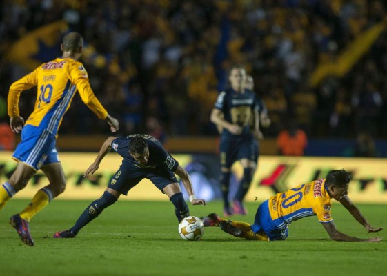 Tigres humilló 5-0 a Pumas con hattrick de Gignac y avanzó a semifinales