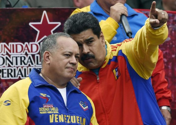 Maduro recibe superpoderes en áreas de seguridad y defensa