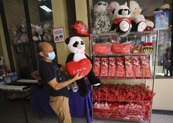 Llaman a celebrar San Valentín con responsabilidad ante el covid