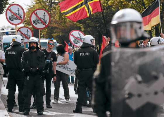 Doce muertos tras ataque suicida en protesta por película antiislam