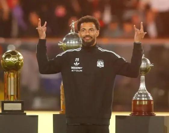 Vozinha y lo que vive en Chile luego de haber fichado por Colo Colo ¿por qué no debuta?