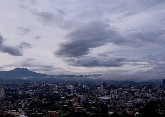 Las imágenes que dejó el paso de Nana por el territorio hondureño  
