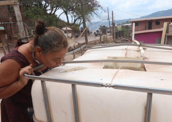 Capitalinos esperan lluvias en mayo que palíen sequía de agua