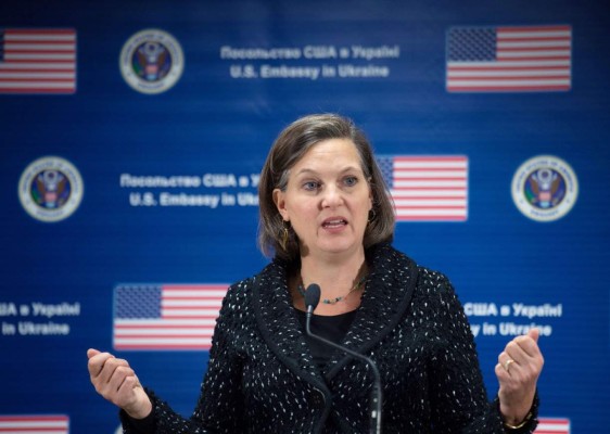 Diplomática de EE UU se disculpa tras maldecir a la UE