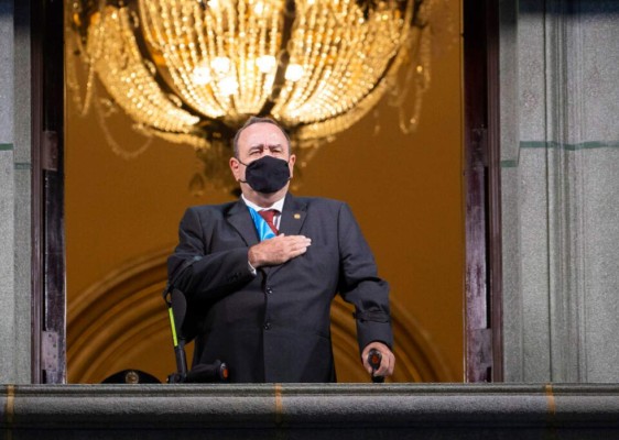 Alejandro Giammattei confirma que dio positivo a covid-19&nbsp;&nbsp;