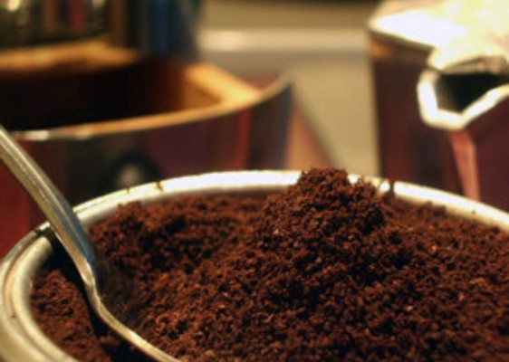 15 trucos poderosos con café para tu rutina de belleza y cuidado del hogar