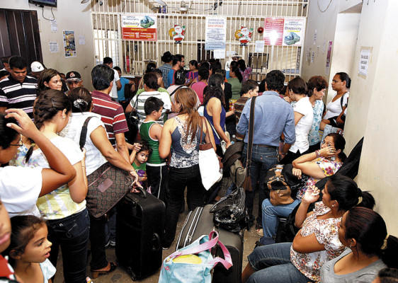 Infernal tráfico en salidas del Distrito Central