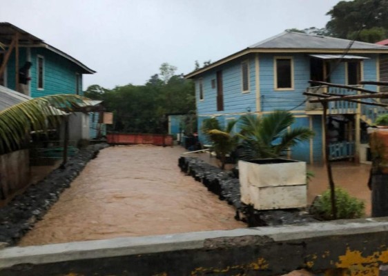 Las imágenes que dejó el paso de Nana por el territorio hondureño  