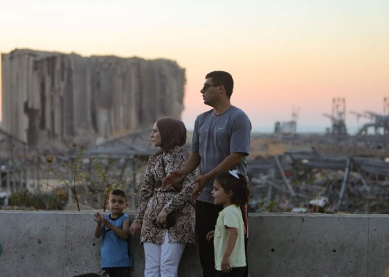 FOTOS: Tras explosión, libaneses huyen del dolor, la corrupción y la crisis política