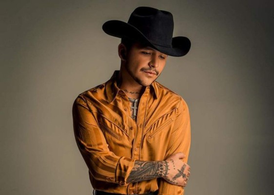 La 'maldición' de tatuarse por amor a Belinda (FOTOS)