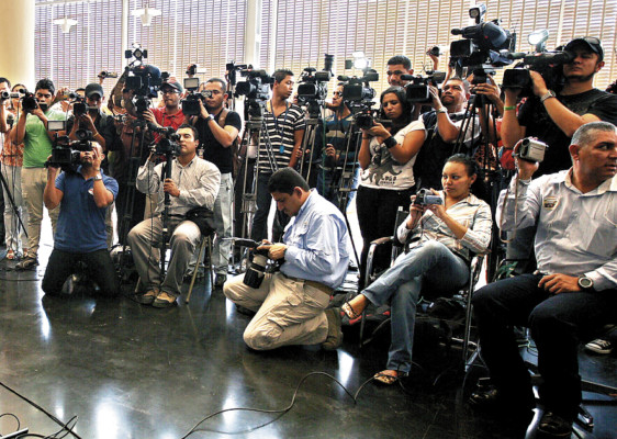 Con cuatro 'leyes mordaza” quiere gobierno callar a la prensa