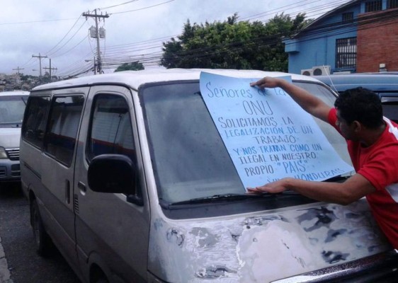 Rapiditos 'brujos' paralizan labores pidiendo legalización