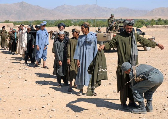 ¿Qué tienen permitido y prohibido vestir las mujeres y hombres en Afganistán?