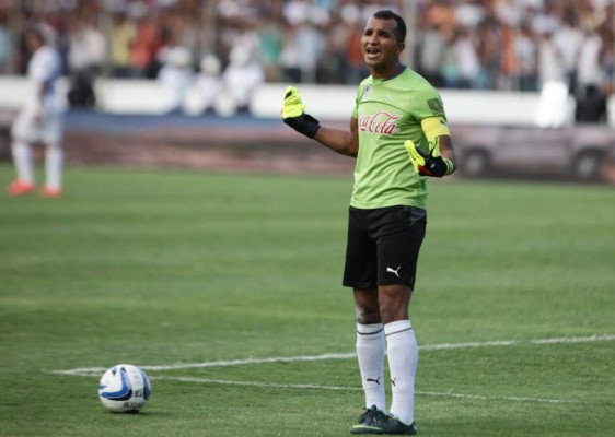 Trasciende posible salida de Donis Escober del Olimpia