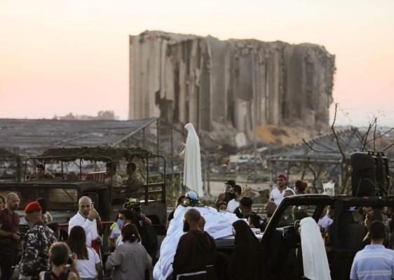 FOTOS: Tras explosión, libaneses huyen del dolor, la corrupción y la crisis política