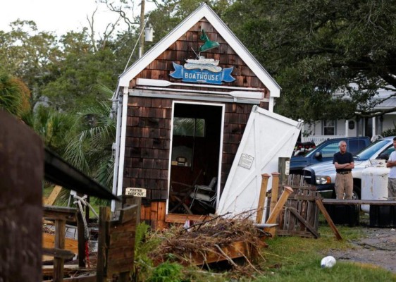 Isaías azota Carolina del Norte y hay riesgo de inundaciones mortales