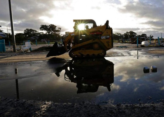 Isaías azota Carolina del Norte y hay riesgo de inundaciones mortales
