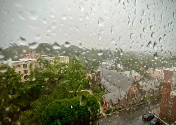 Isaías azota Carolina del Norte y hay riesgo de inundaciones mortales