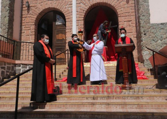 FOTOS: Iglesia revive la pasión y la fe con especial viacrucis el Viernes Santo