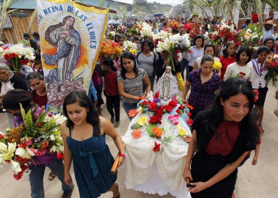 Virgen María, reina de las flores