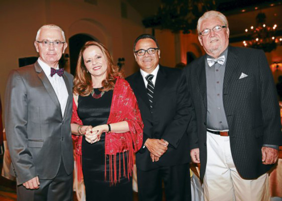 Música, danza y humor en noche de cabaret