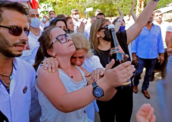 FOTOS: Tras explosión, libaneses huyen del dolor, la corrupción y la crisis política