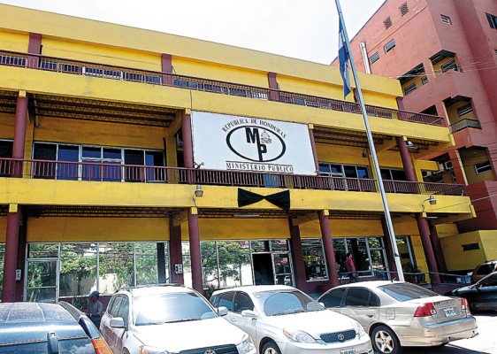 Acusación contra fiscal y dos exfiscales