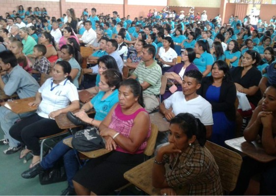 Honduras lanza campaña para erradicar el analfabetismo