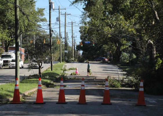Isaías azota Carolina del Norte y hay riesgo de inundaciones mortales
