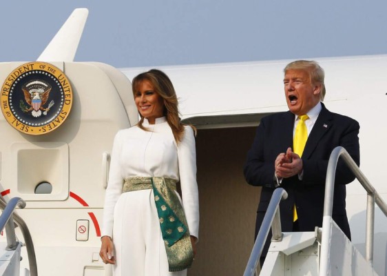 Regia y elegante, el look de Melania Trump en su visita a India
