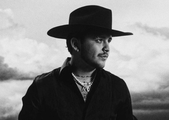 Viajes, autos de lujo y ropa de diseñador: así vive Christian Nodal